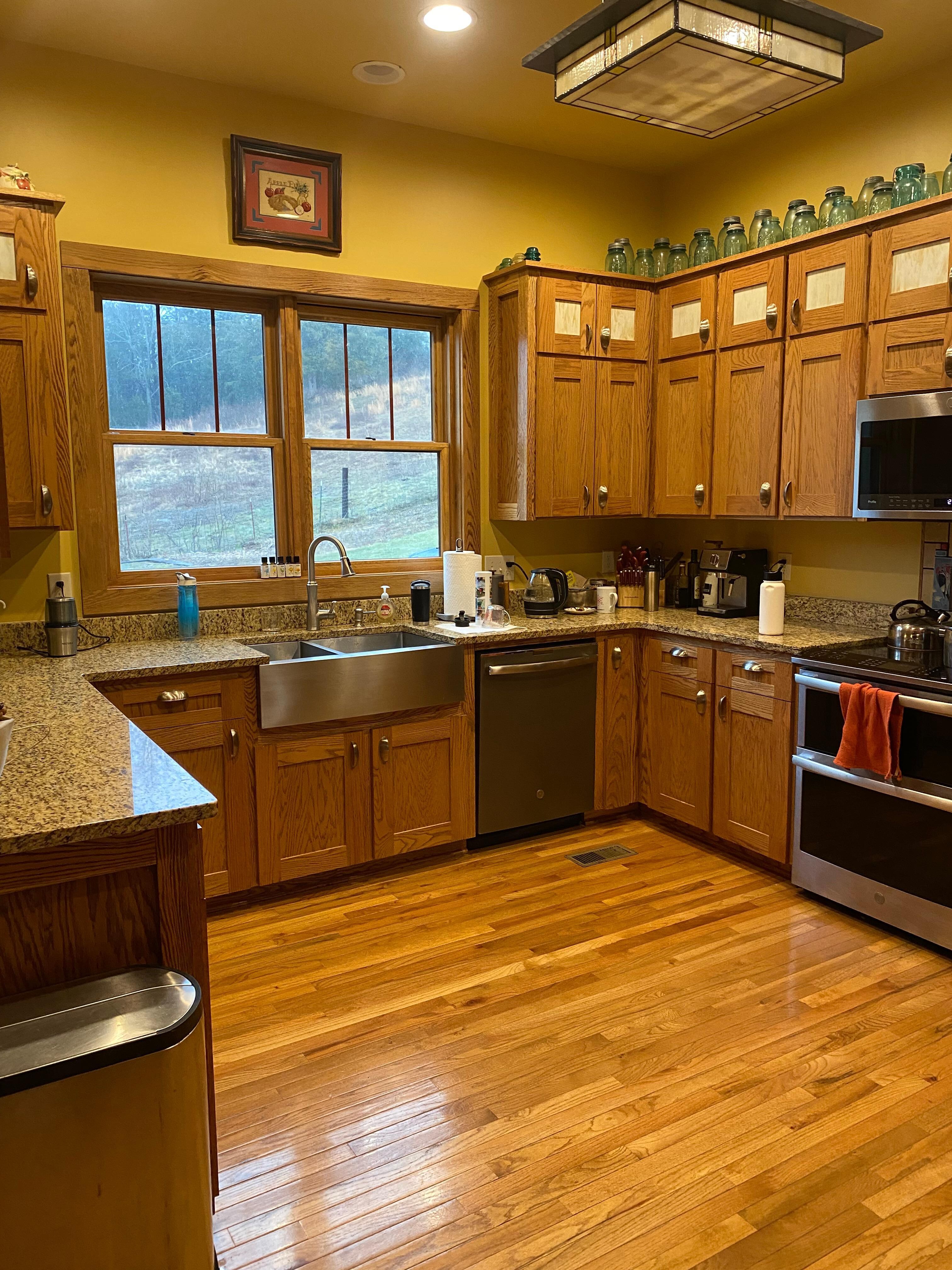 Huge kitchen with all we needed to make our meals 