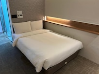 ダブルベッド、広くて寝心地グッド。