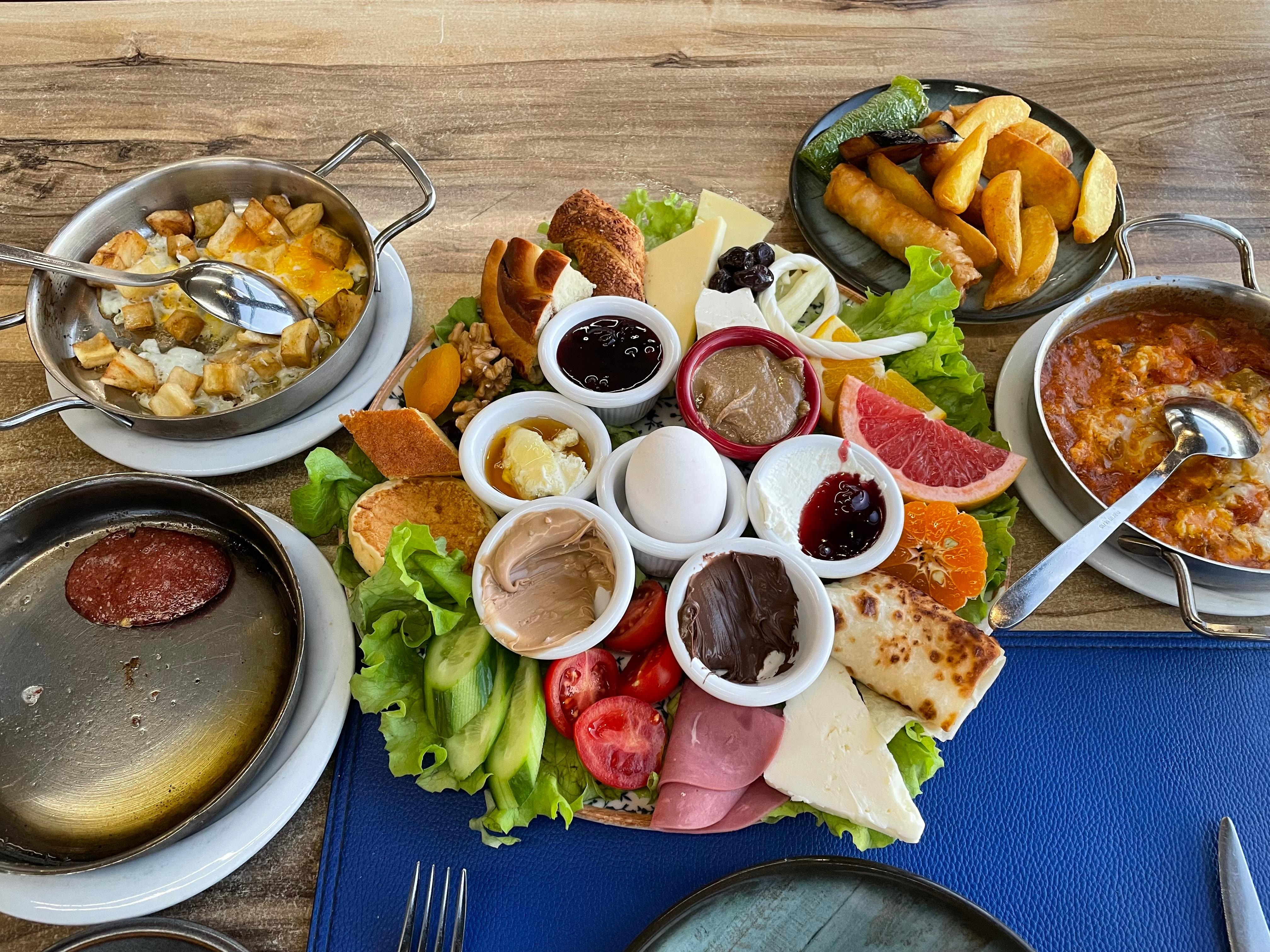 美味しいですが、量が多い朝食