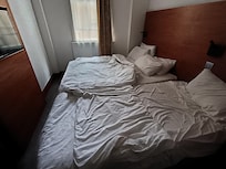 Doppellbett total durchgelesen, Zimmer so eng
