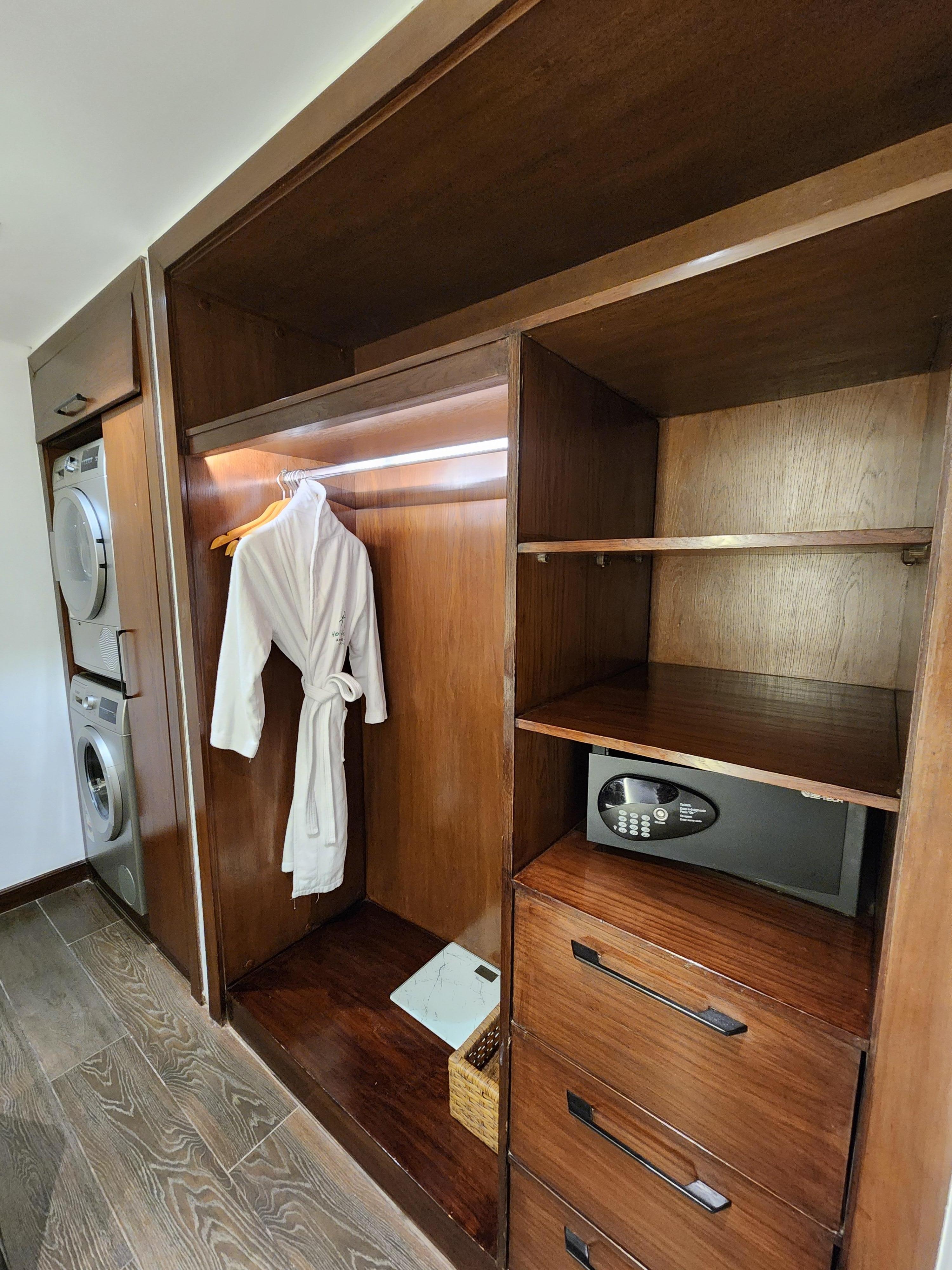 Dressing room & laundry facilities