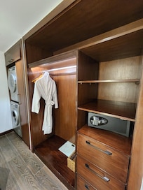 Dressing room & laundry facilities