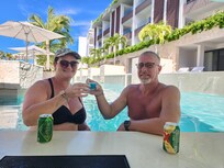 Swim up bar
