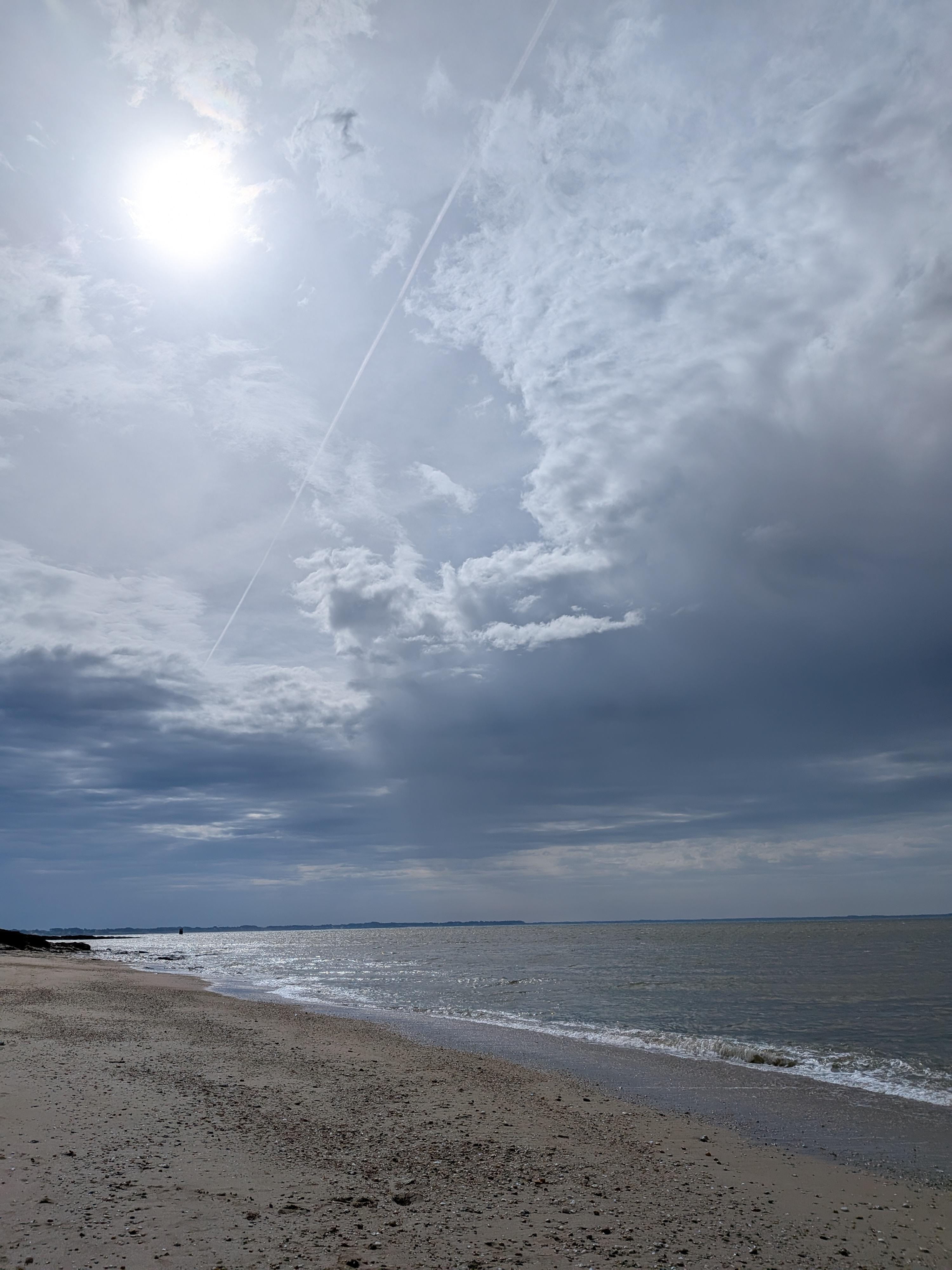 Grande plage, tournés vers la pointe