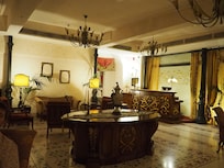 Bar/reception area