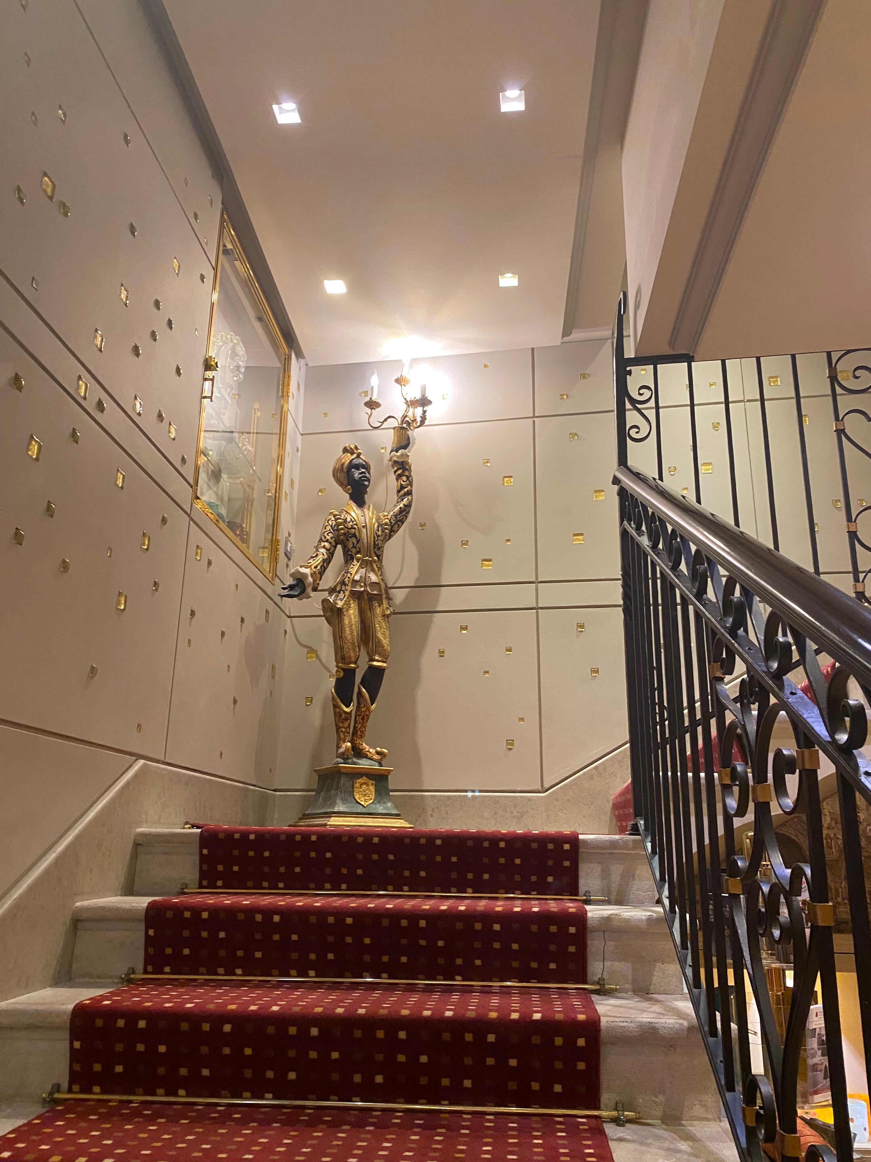 Staircase to foyer and rooms
