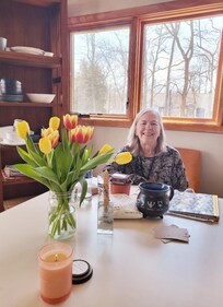 Dining room with plenty of seating