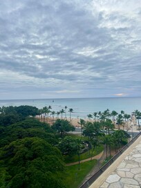 Proximity to the beach, extremely convenient it doesn’t get anymore convenient.