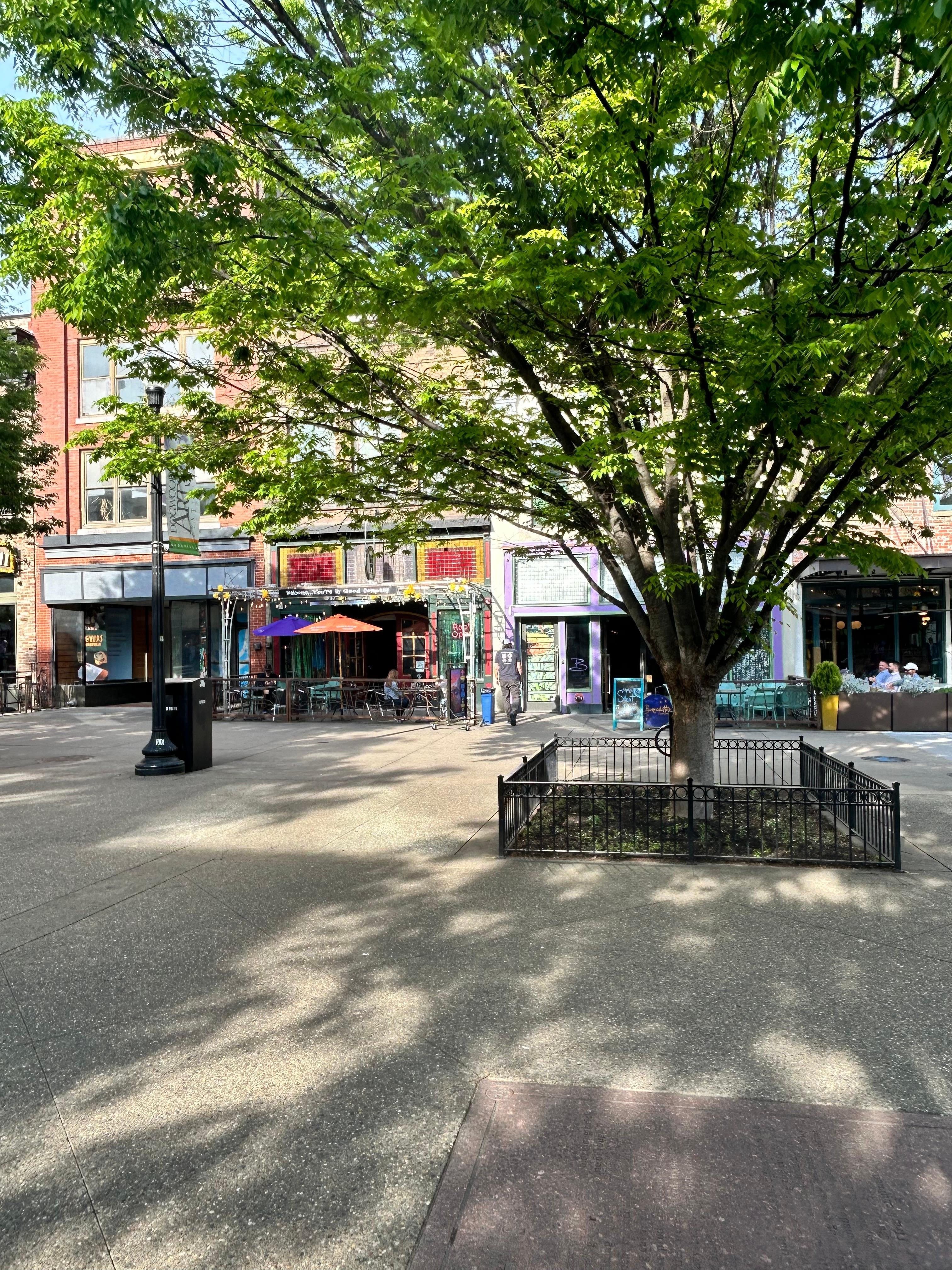 10 minutes from Market Square with many options for local food. So yummy! 