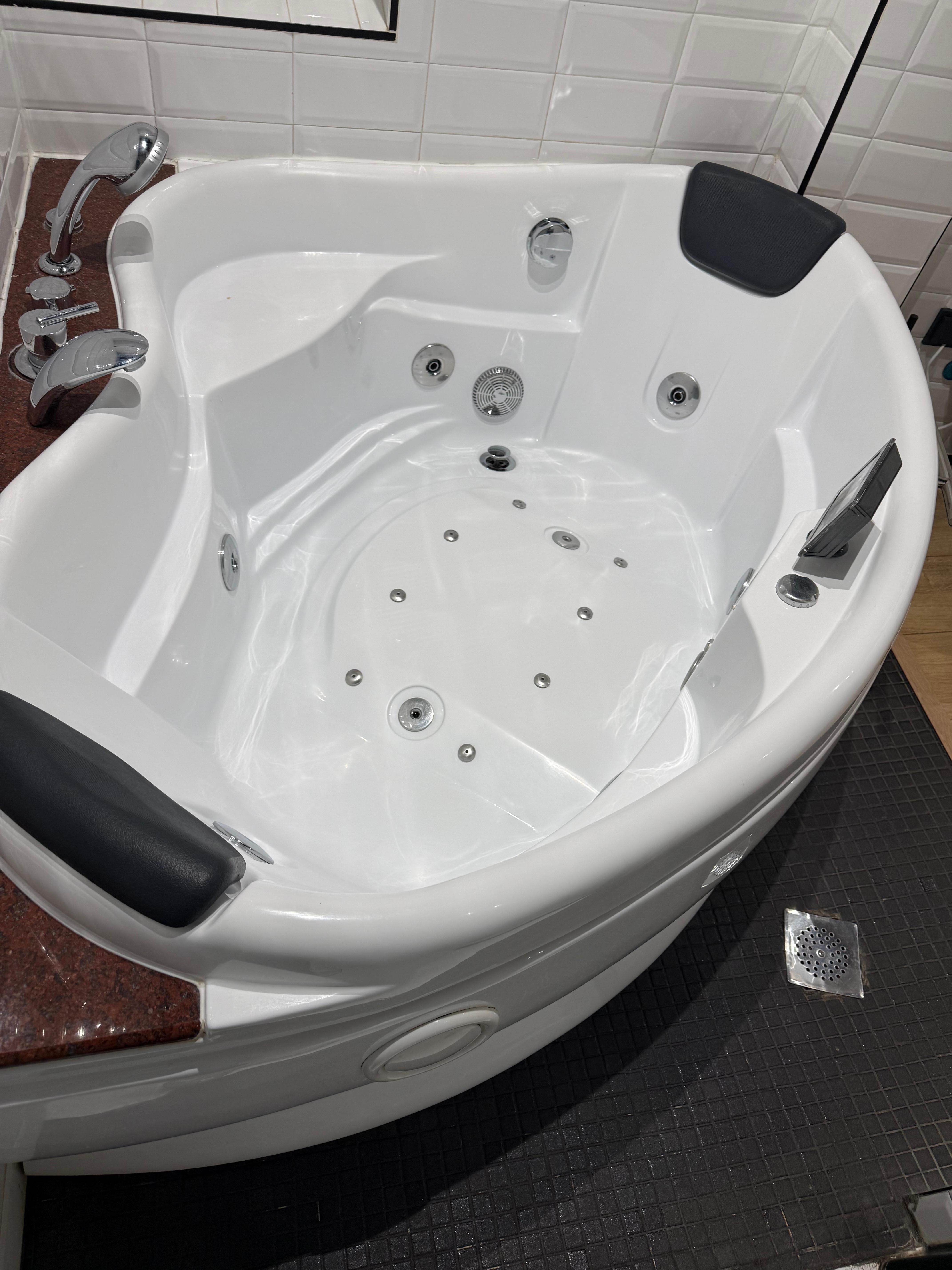 Jacuzzi (if you select the Jacuzzi option for room)