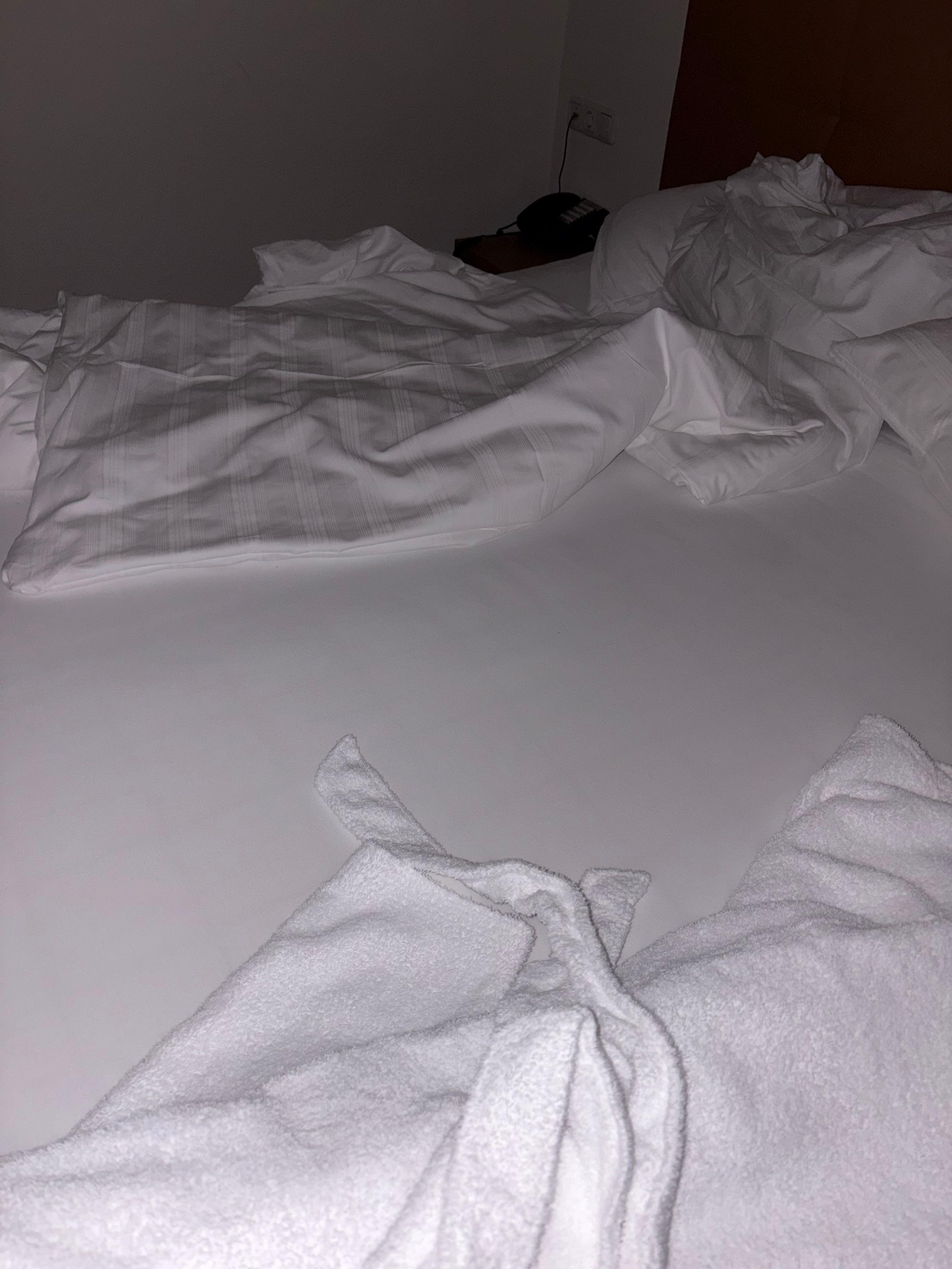 Here you see the bathrobe I used as a blanket