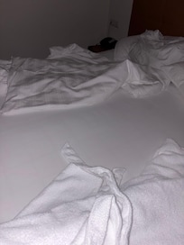 Here you see the bathrobe I used as a blanket