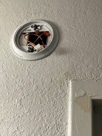 Non-smoking room with smoke detector missing!