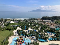 15Fからのホテルプール景色