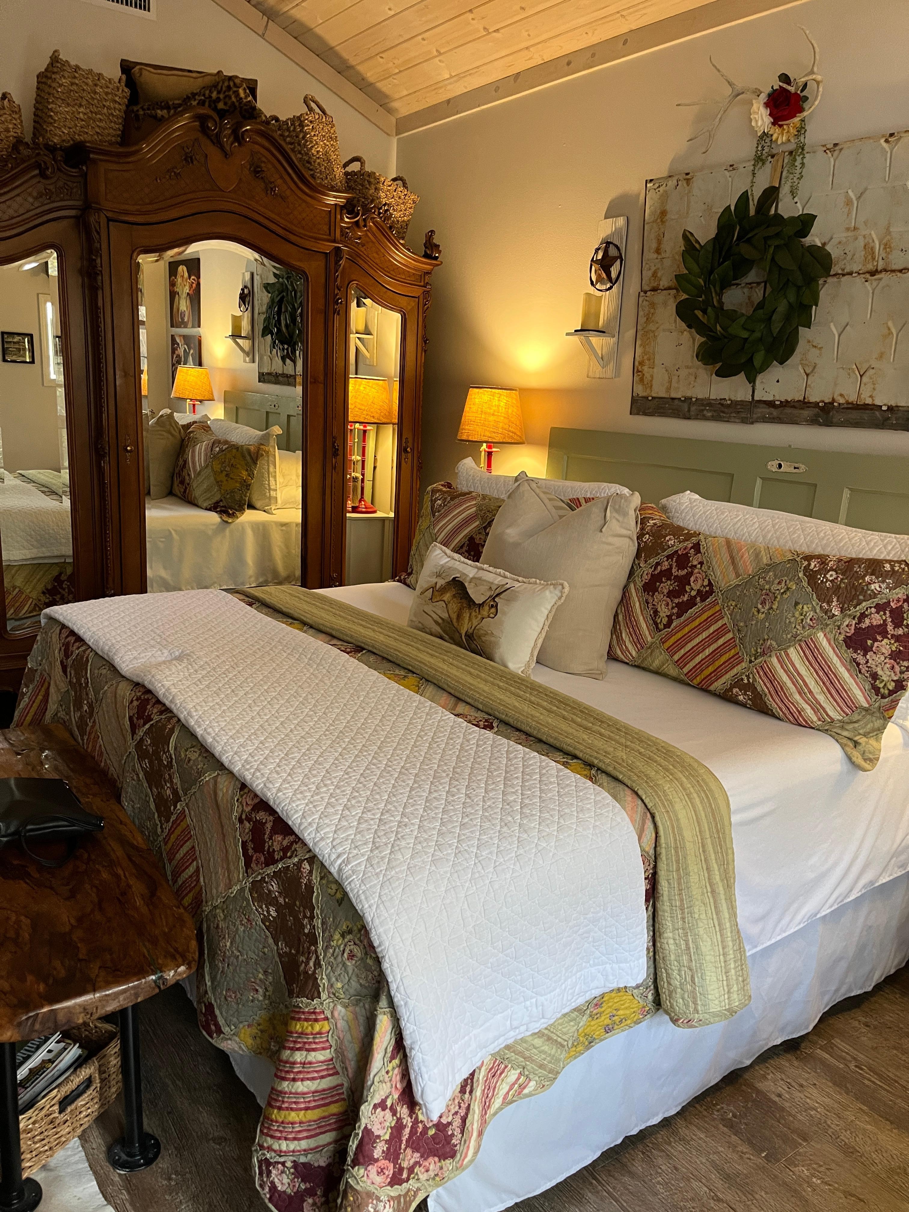 Lovely and very comfortable king size bed. 