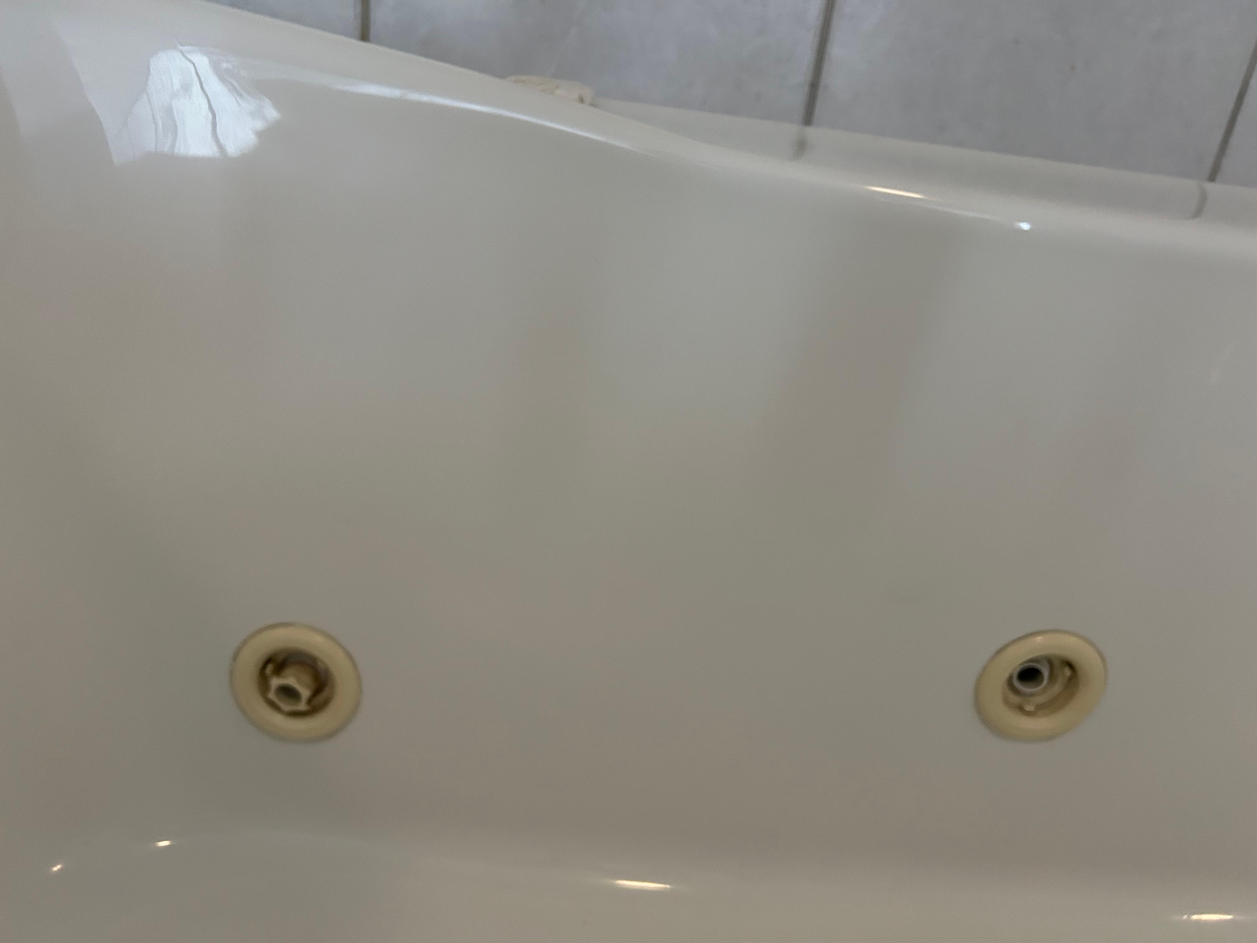 Very dirty and clogged jacuzzi nozels 