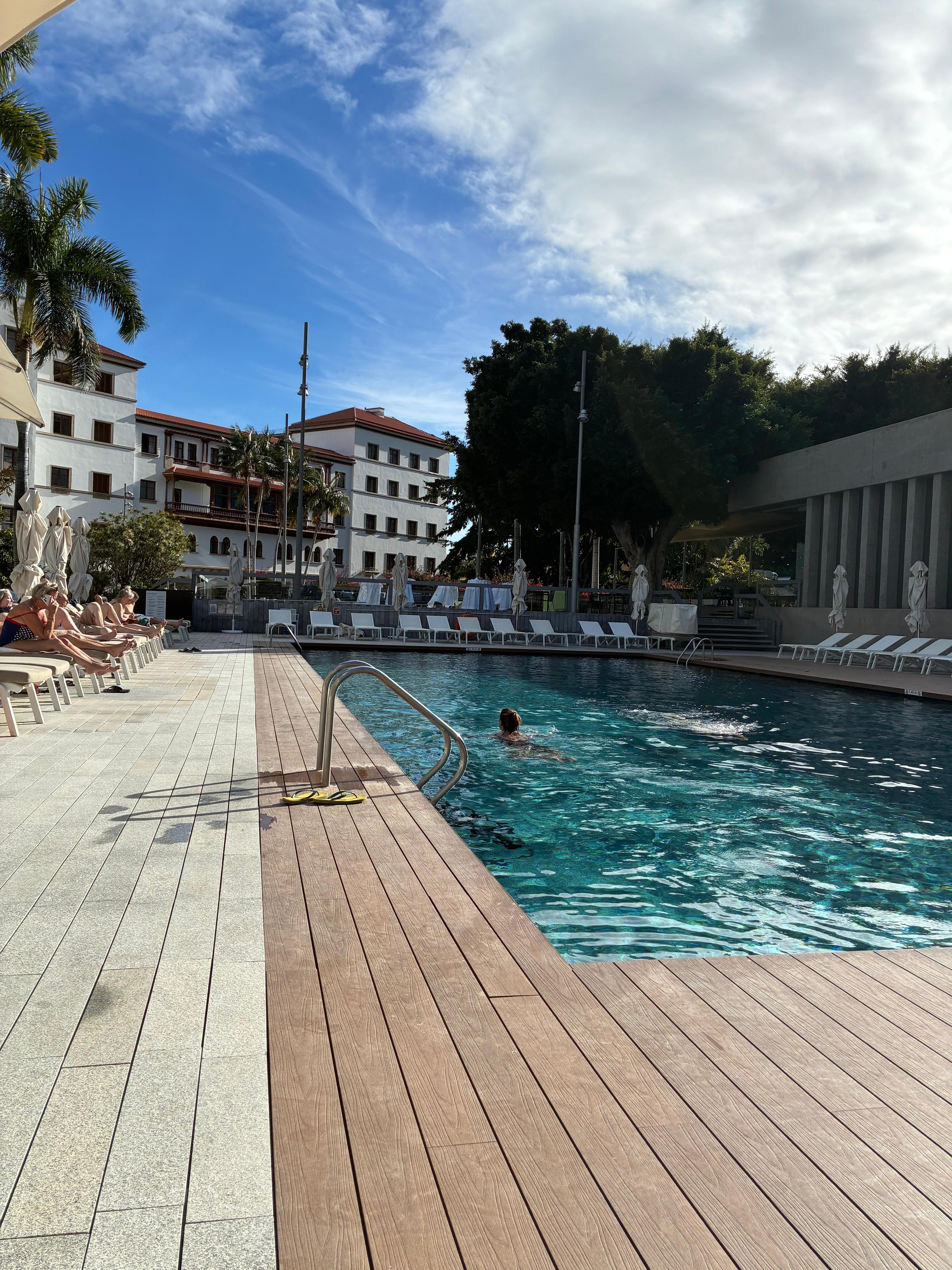 Excellent outdoor pool