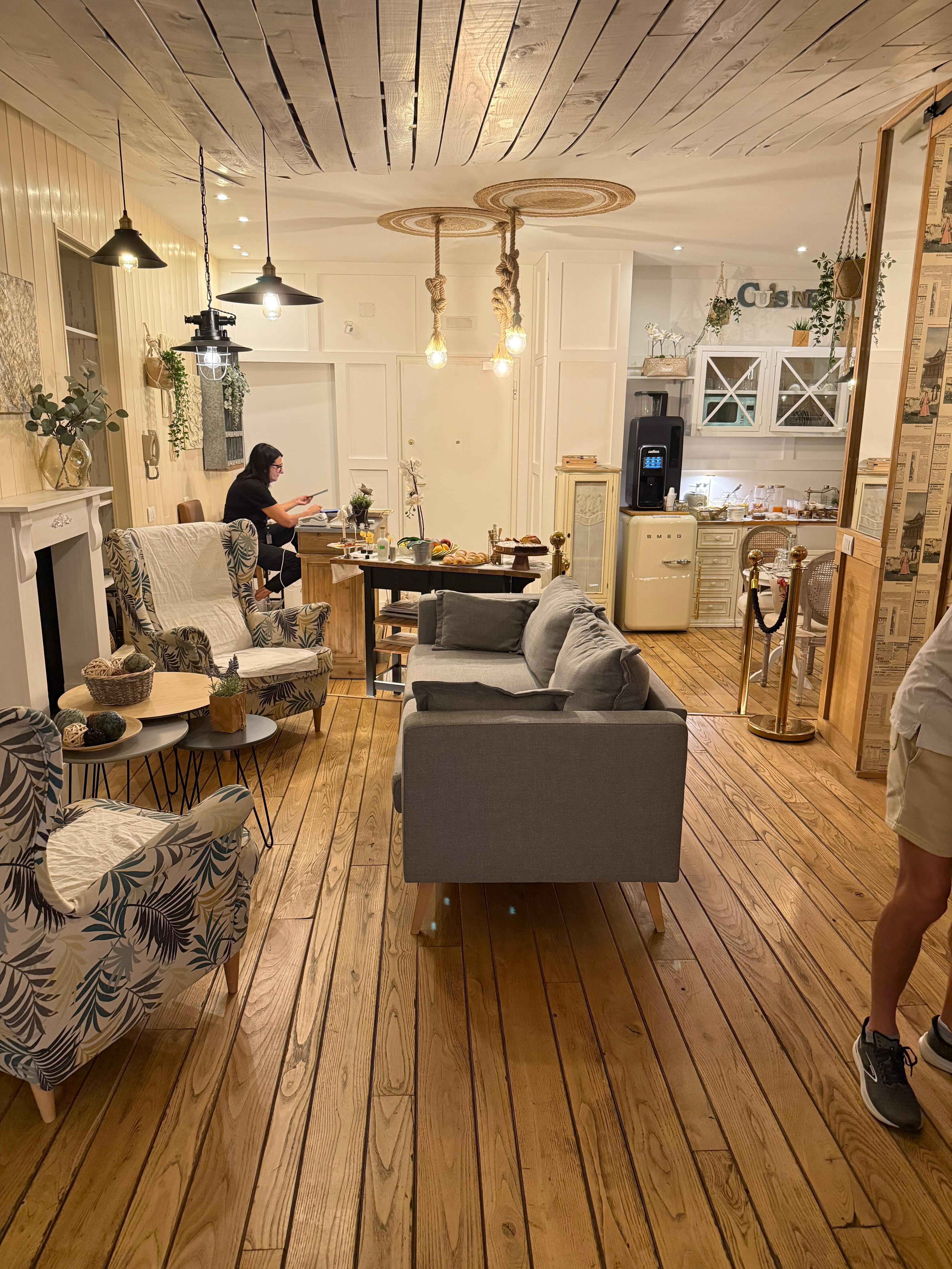 Sitting area/reception