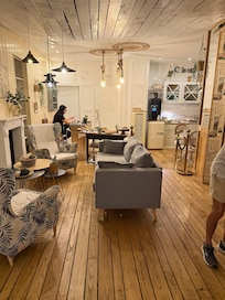 Sitting area/reception