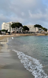 Hotel vanaf het strand