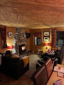 Cozy and great family room with fireplace