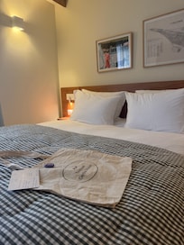 Bed with a Tote bag gift