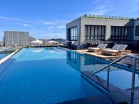 7th Floor Infinity Pool and Breakfast Toom