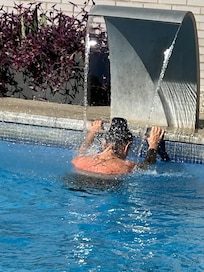 Relaxation and hydromassage in the pool