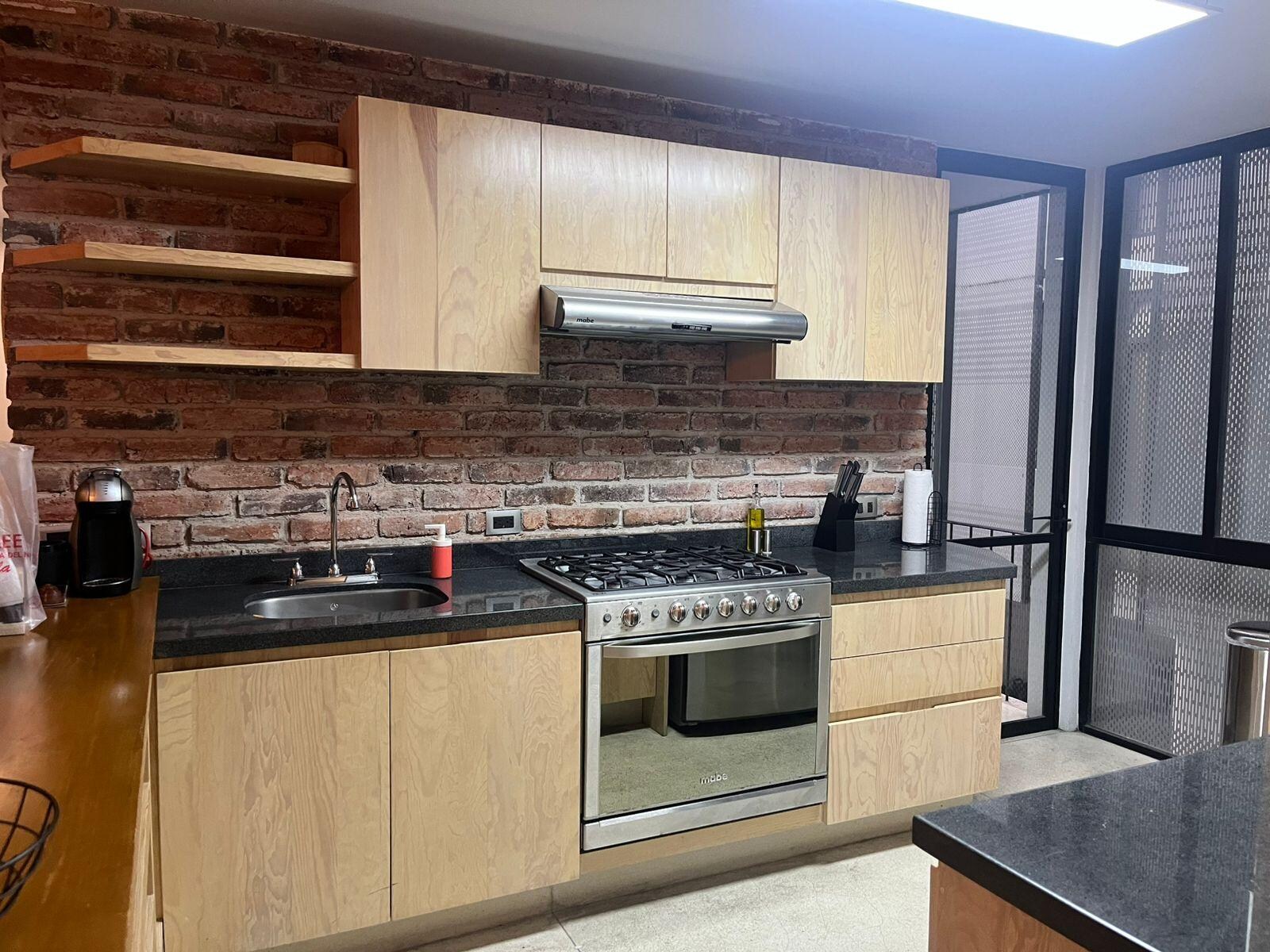 Complete kitchen