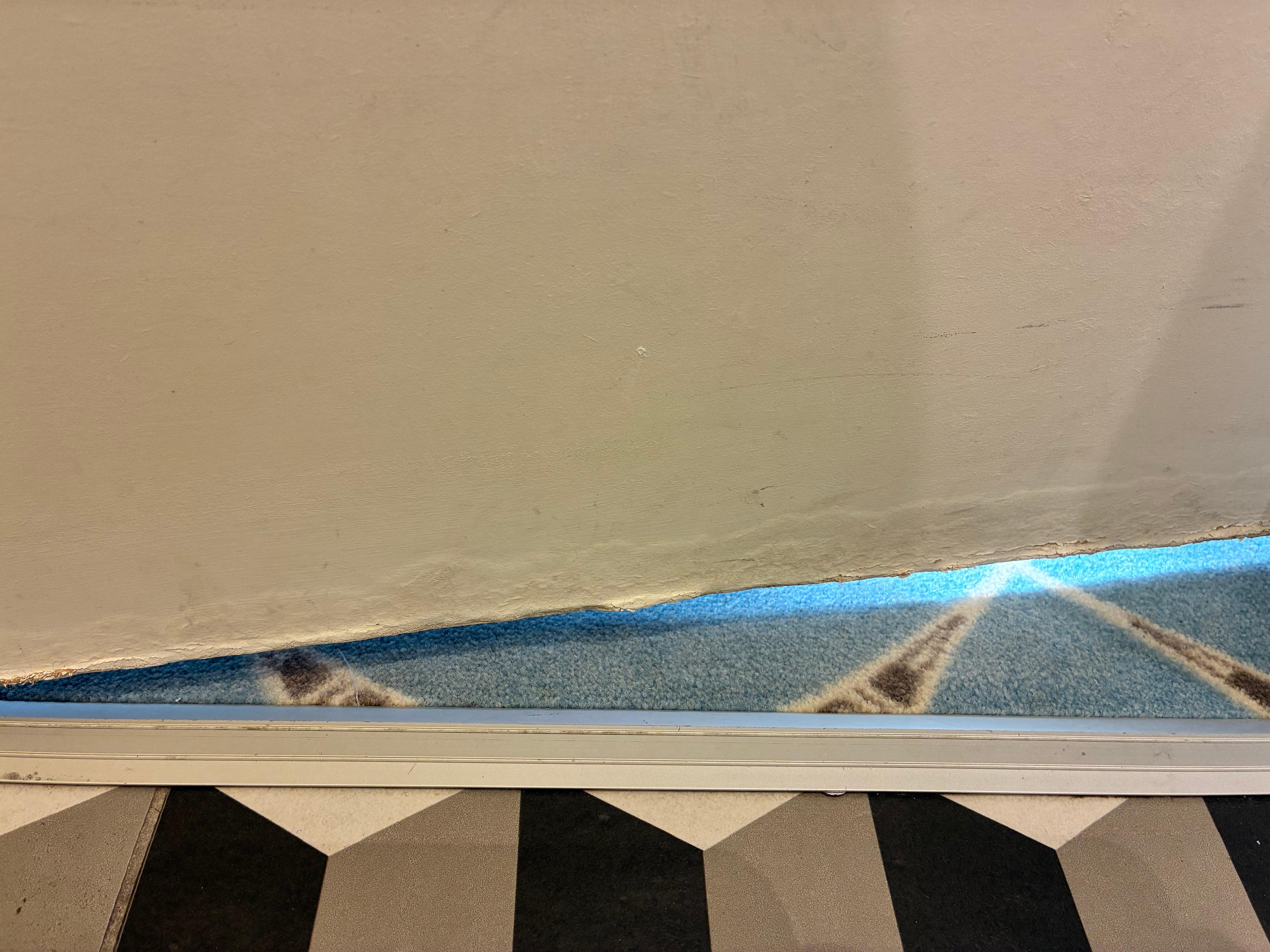 You can tell there has been water damage here. Probably because they don't use an to keep the humidity stable.