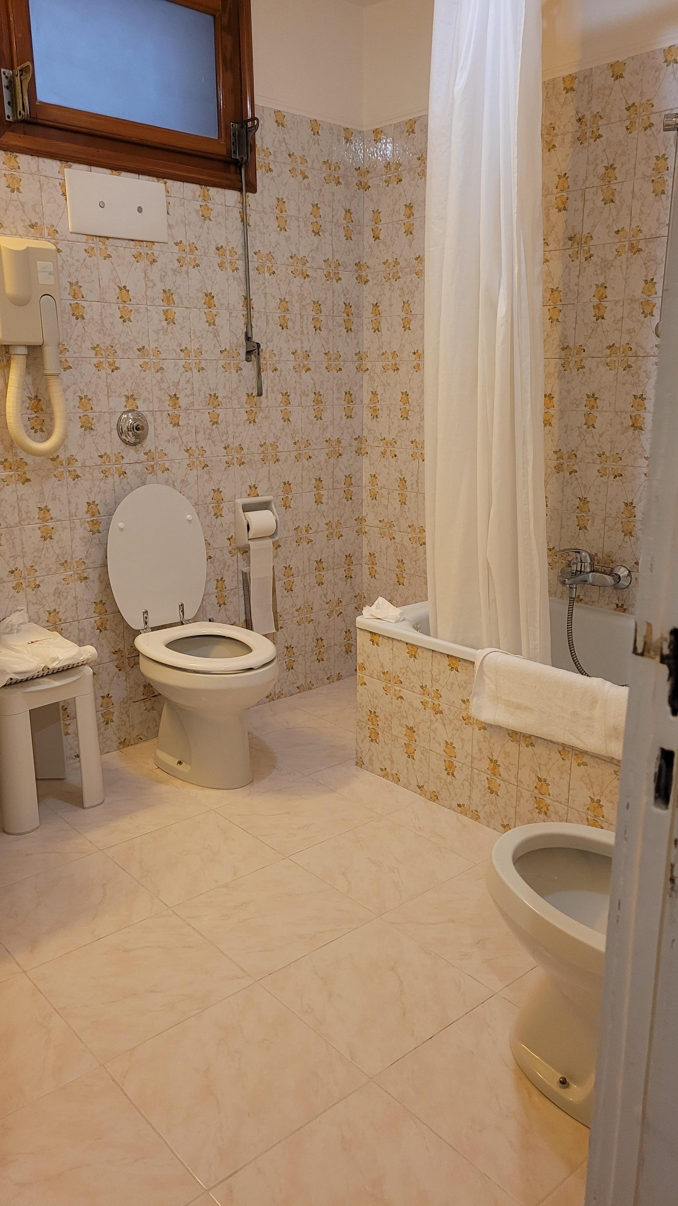 Charming traditional bathroom 