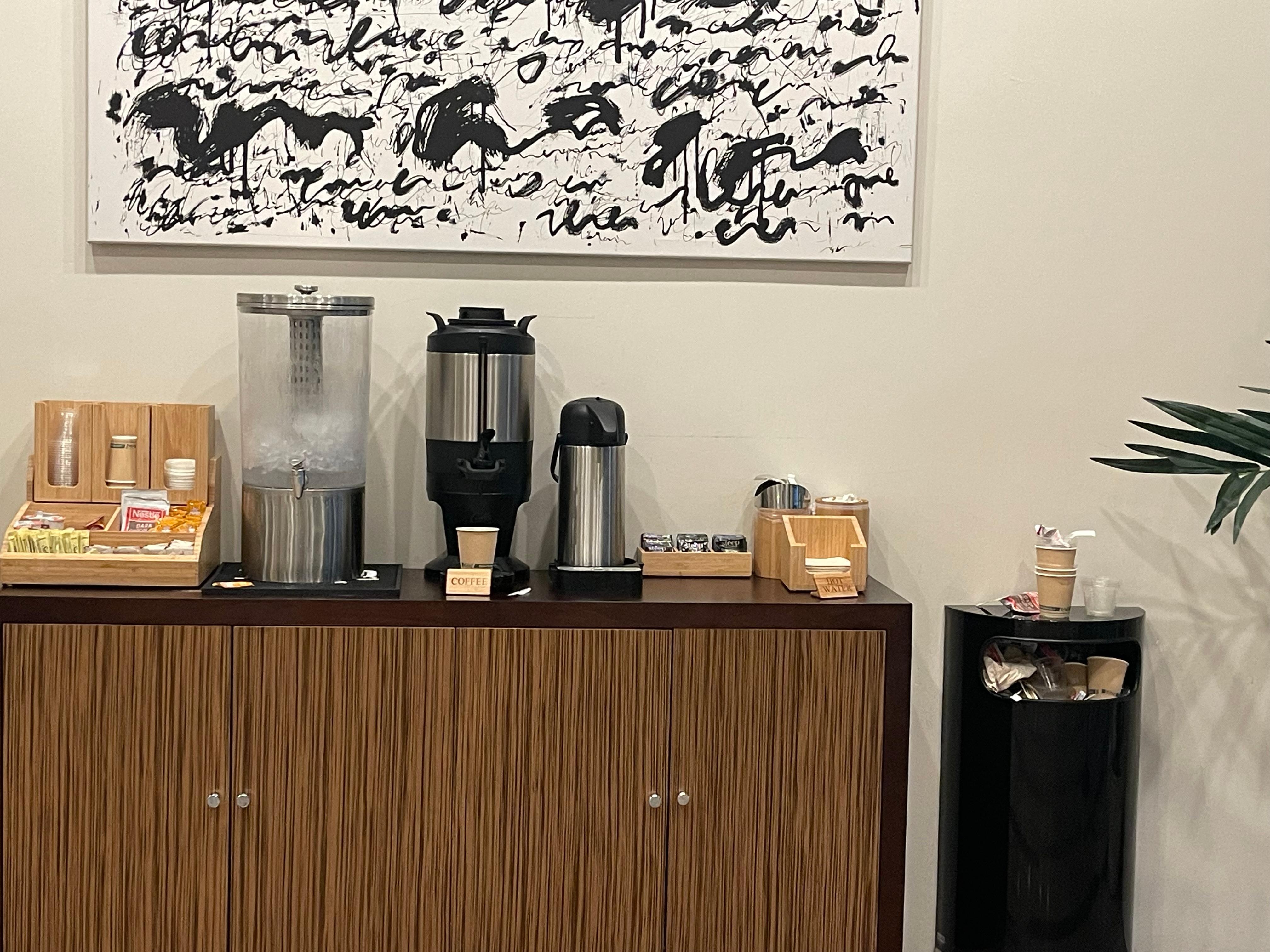 Coffee bar in the lobby prior to breakfast!