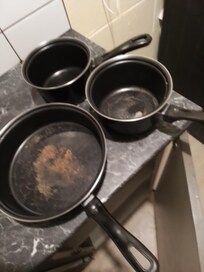 Dirty rusty non stick pans