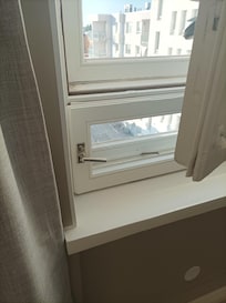 This is the window of the second room that was allocated. Window could not be closed and the bottom half has a crack