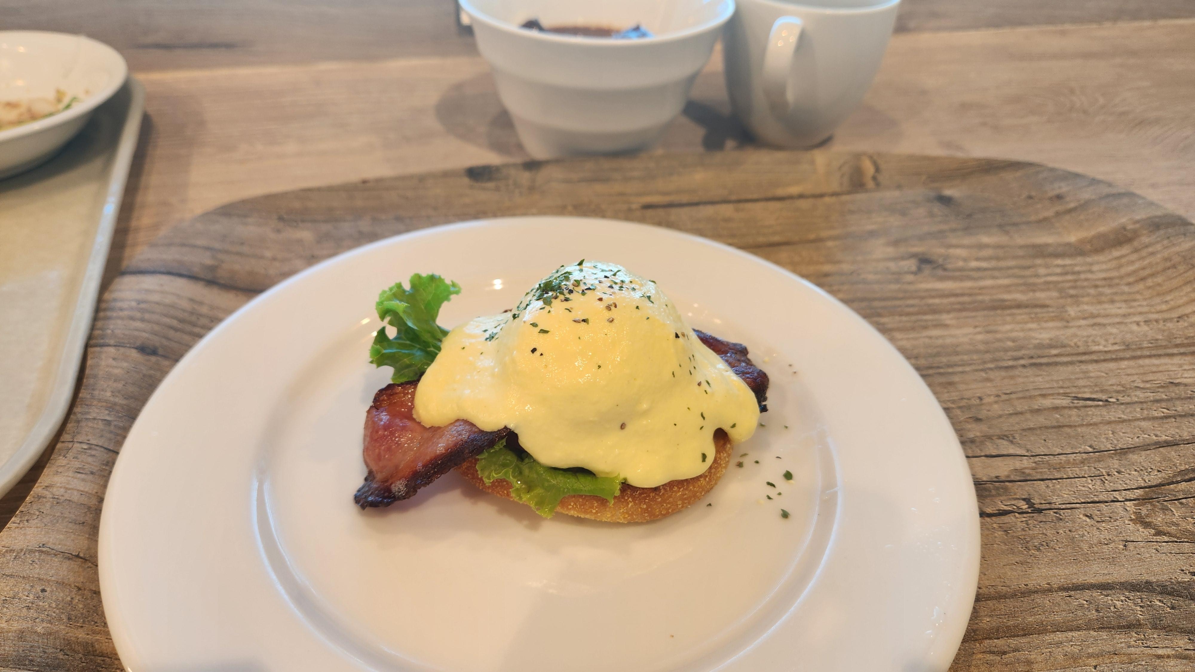 Eggs Benedict, made to order, was delicious!