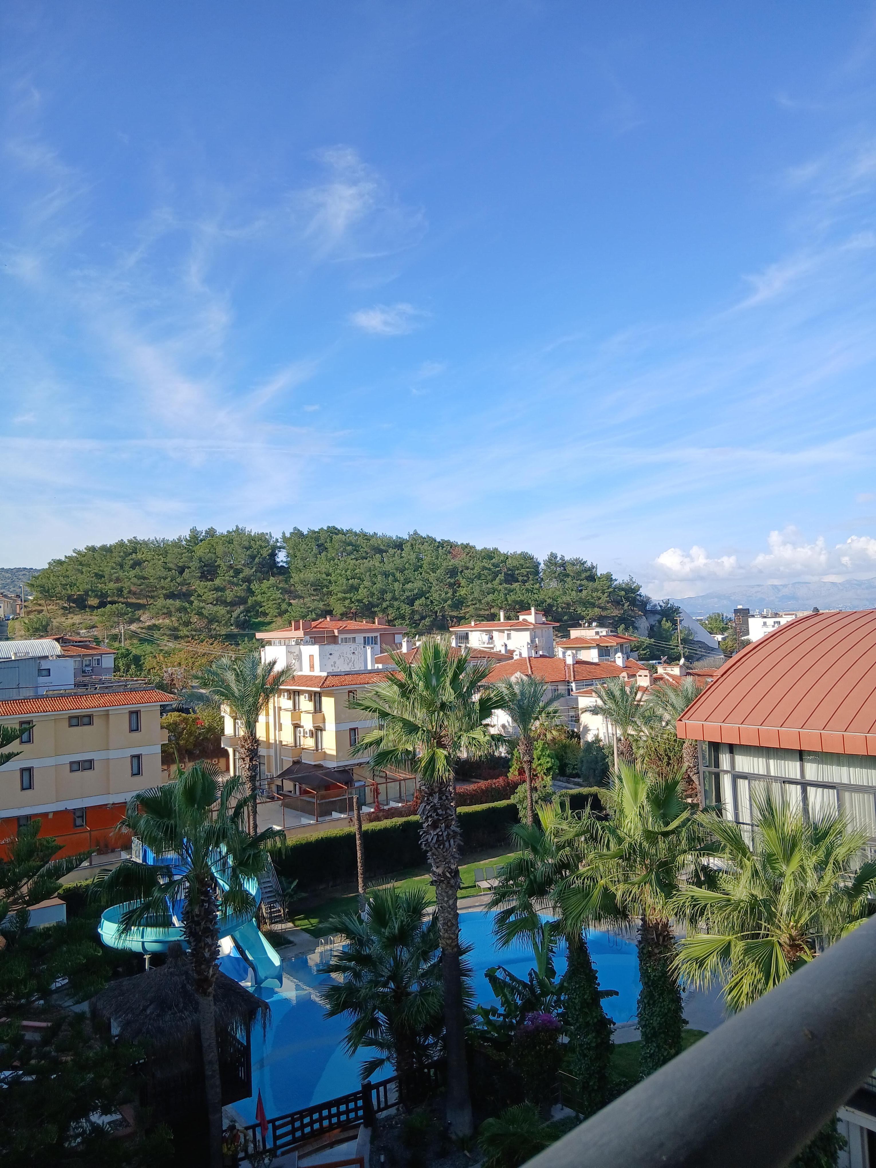 Oda balkonundan gorulen manzara