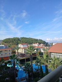 Oda balkonundan gorulen manzara