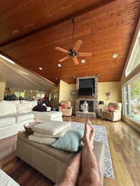 Me Chillin’ inside