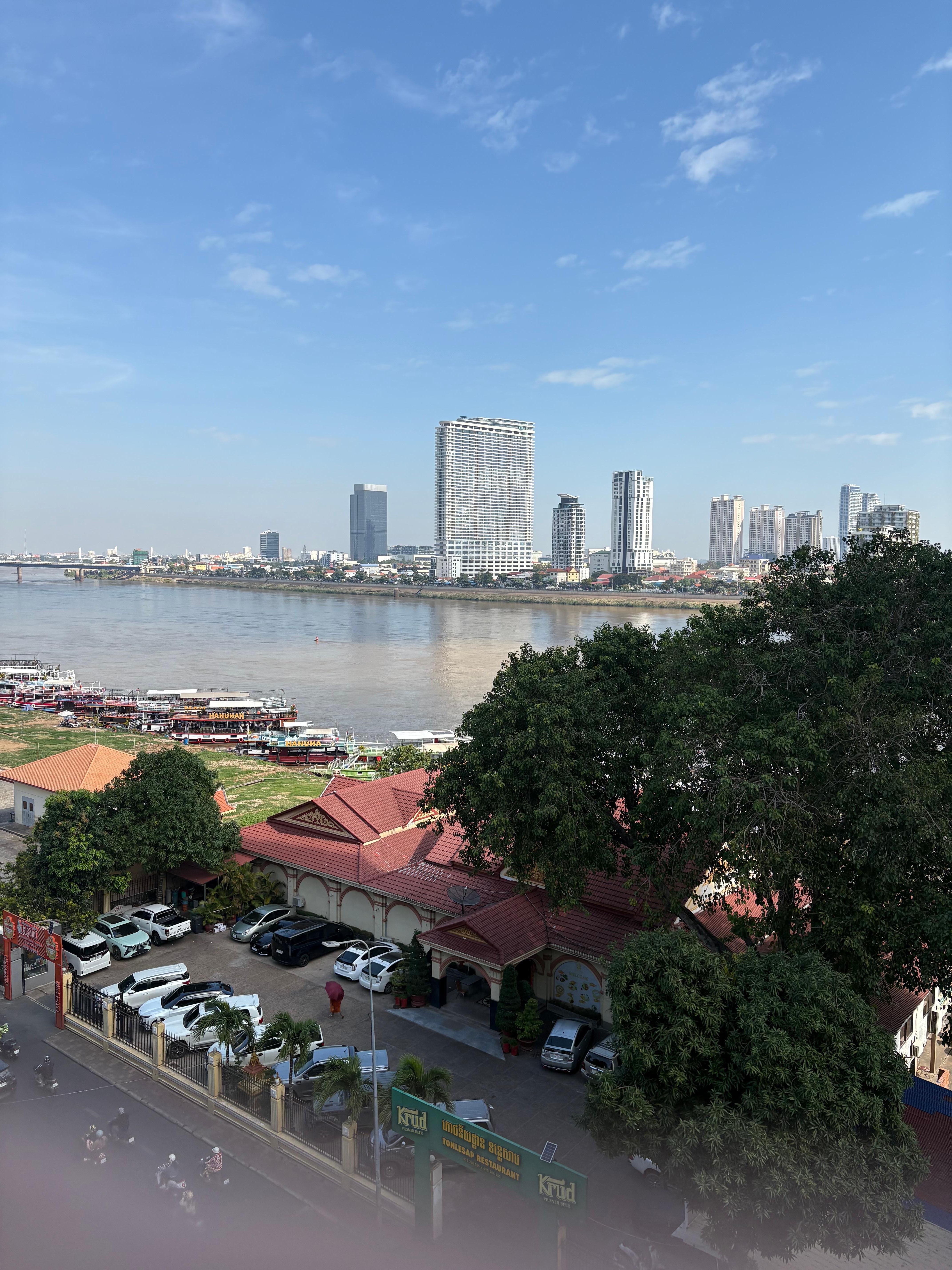 View from my room 

There’s a video on my IG:castirongeek 
of the room 