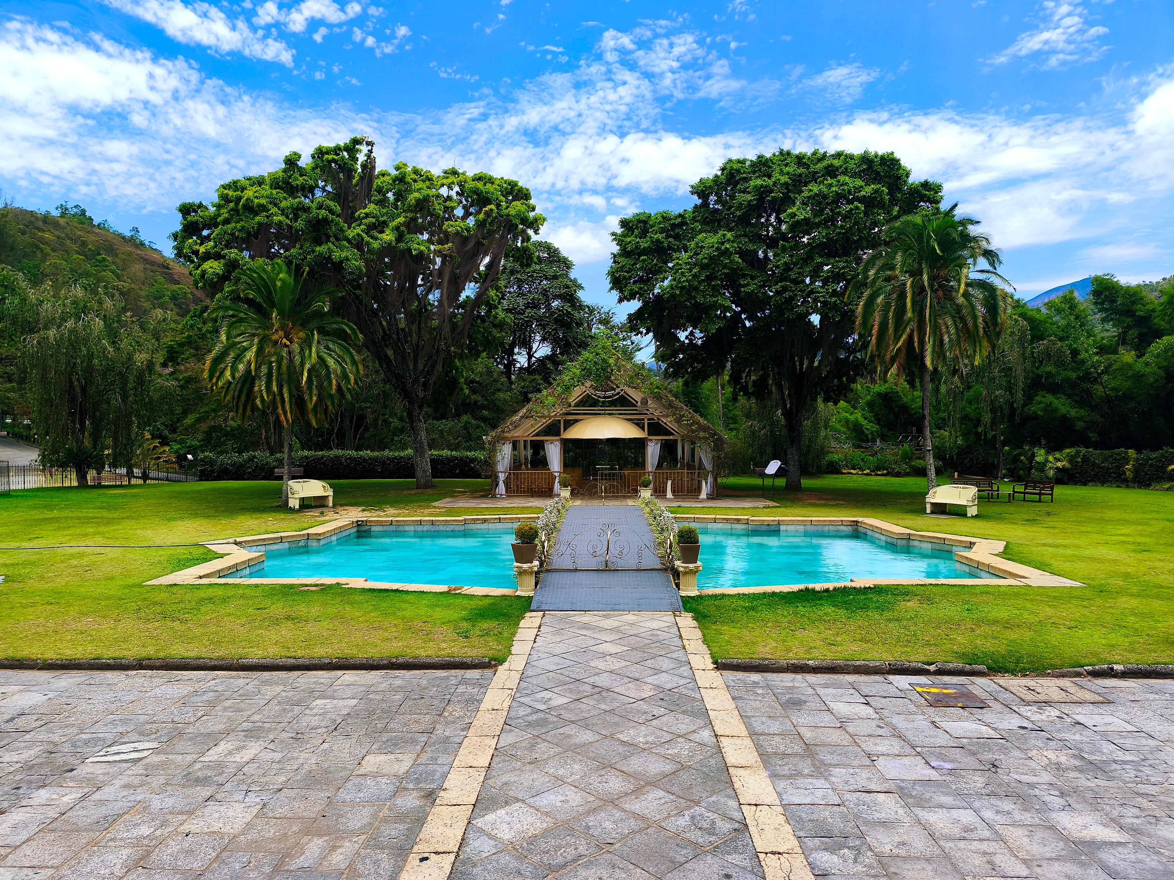 Piscina externa Estrela de Davi. Não é mais usada como piscina. 
