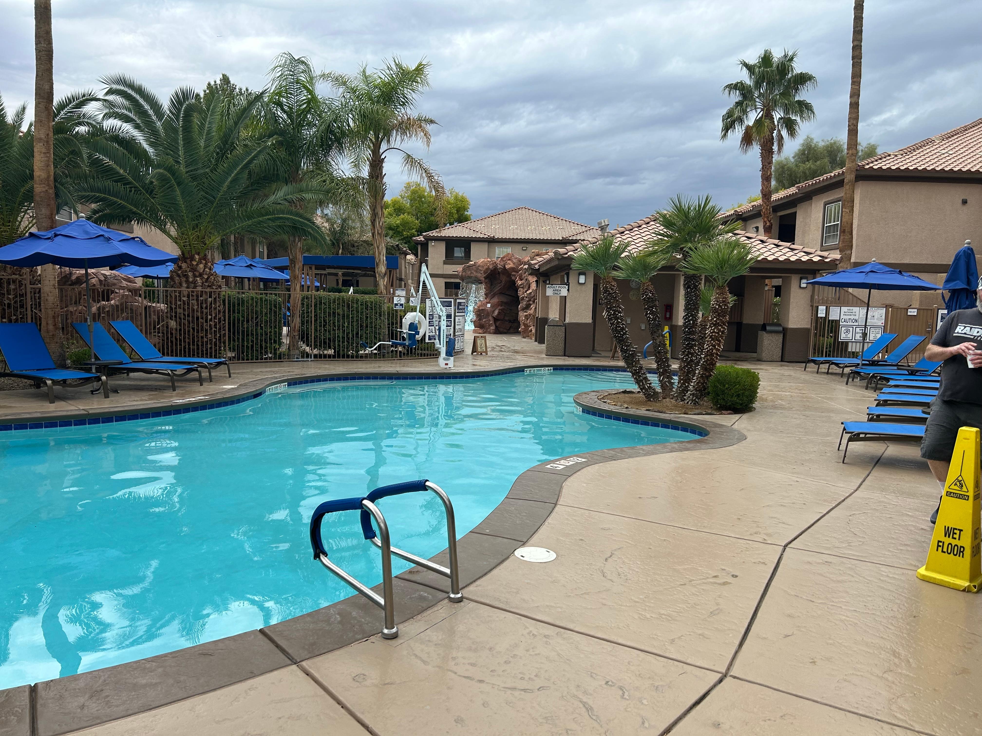 Adult pool with kids pool in the back