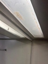 Sujeira e resto de tinta