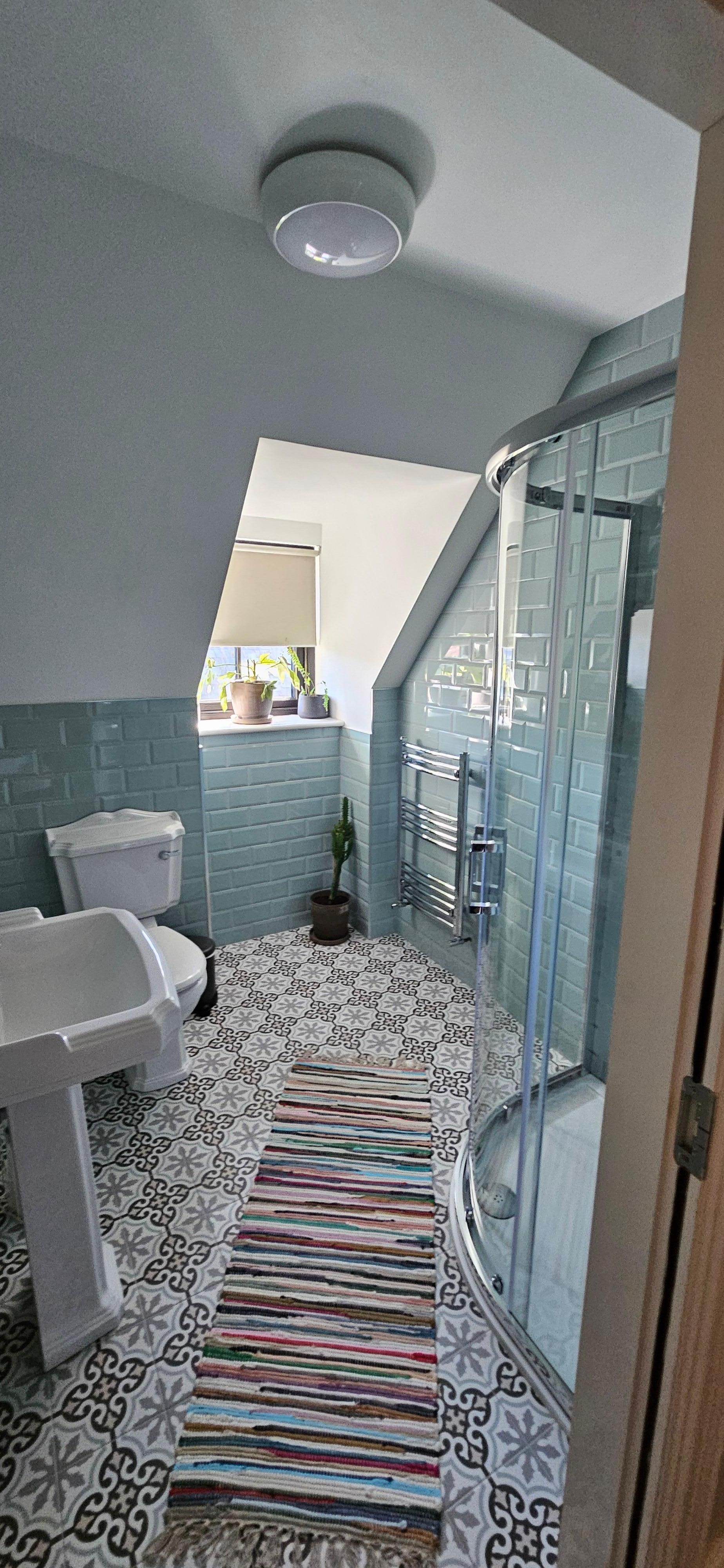 Clean & great water pressure. Shower door kept opening and inch