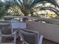 Jolie terrasse, petit étendoir