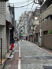 The laneway and neighbourhood is very quiet but close to everything.