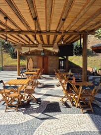 Após uma partida de Beach Tênis,uma parada para tomar uma água.