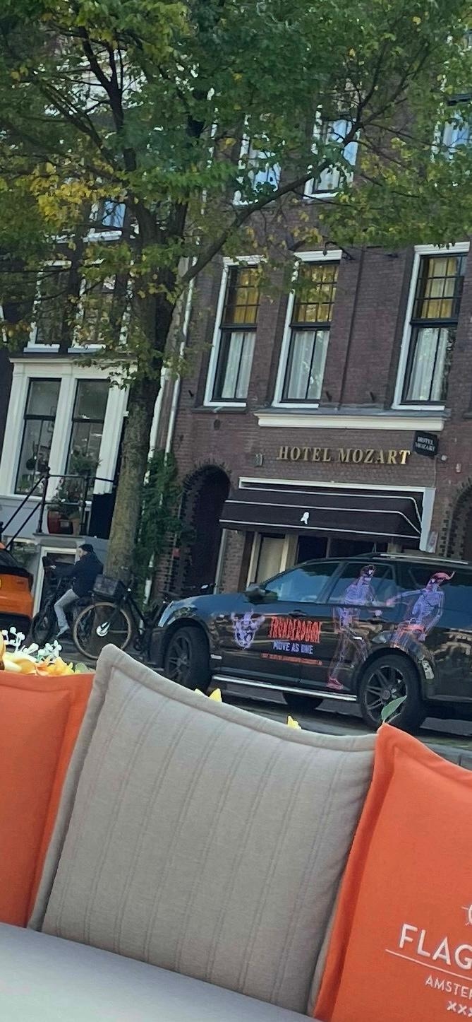 Vy på hotell från kanaltur!