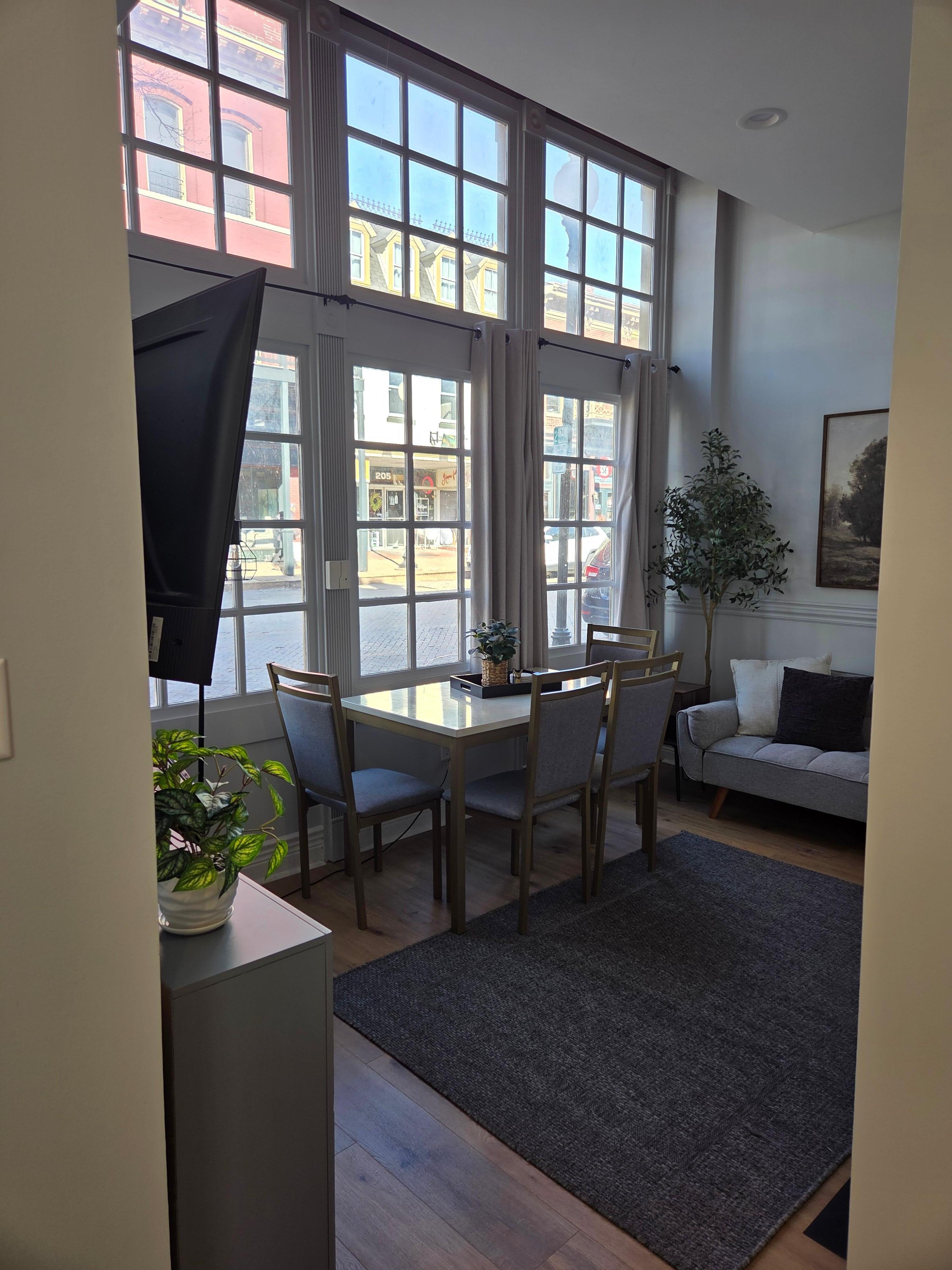 Beautiful, open to the street outside 