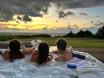 Hot tub was clean and well kept.
