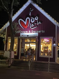 Best Ice cream at Bay Town Wharf--the key lime pie was delicious